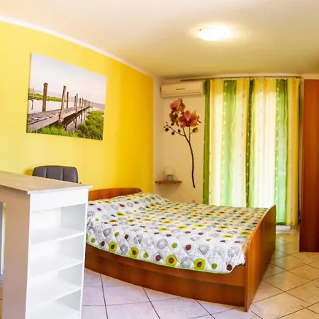 Apartment In Mit Eigenem Balkon *