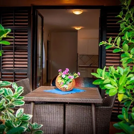 Apartment In Mit Eigenem Balkon *