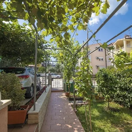 In Mit Eigenem Balkon شقة
