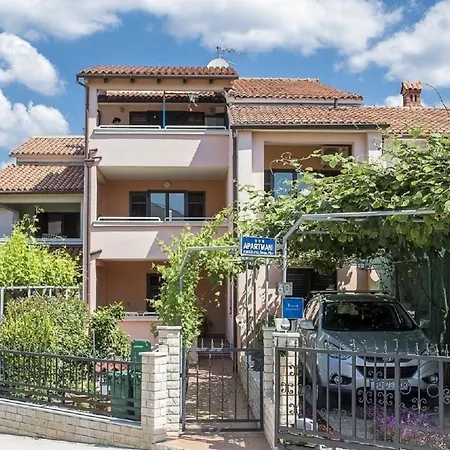 Apartment In Mit Eigenem Balkon *