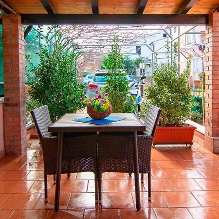 In Mit Eigenem Balkon Póla